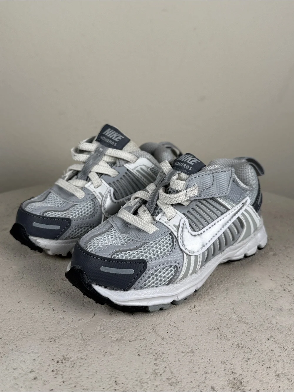 Nike Vomero 5 (TD) Kids Gray and White Athletic Sneakers